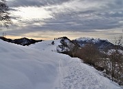 33 Proseguendo si riapre la vista verso il Resegone